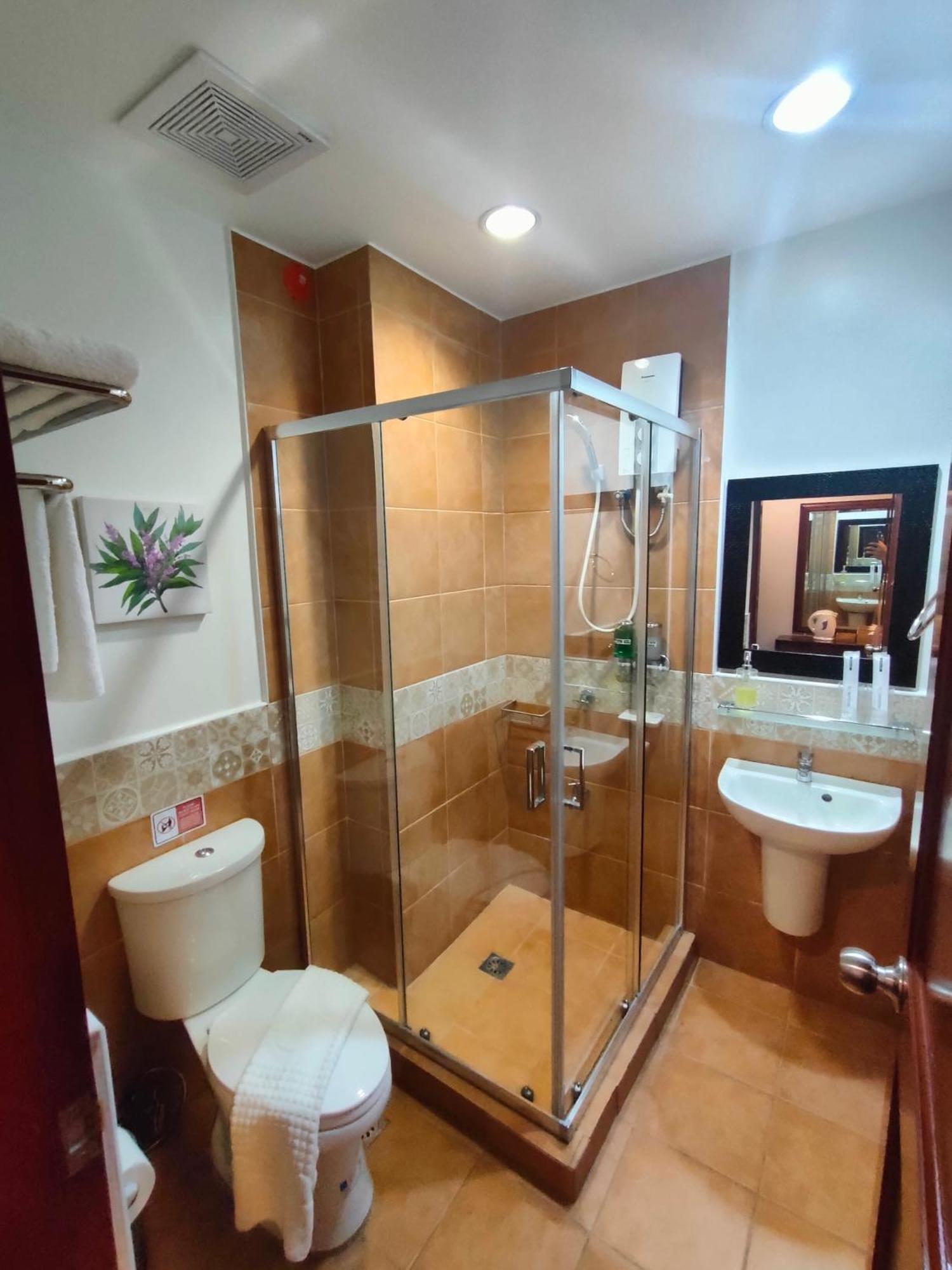 Lavie Hotel Vigan Bagian luar foto