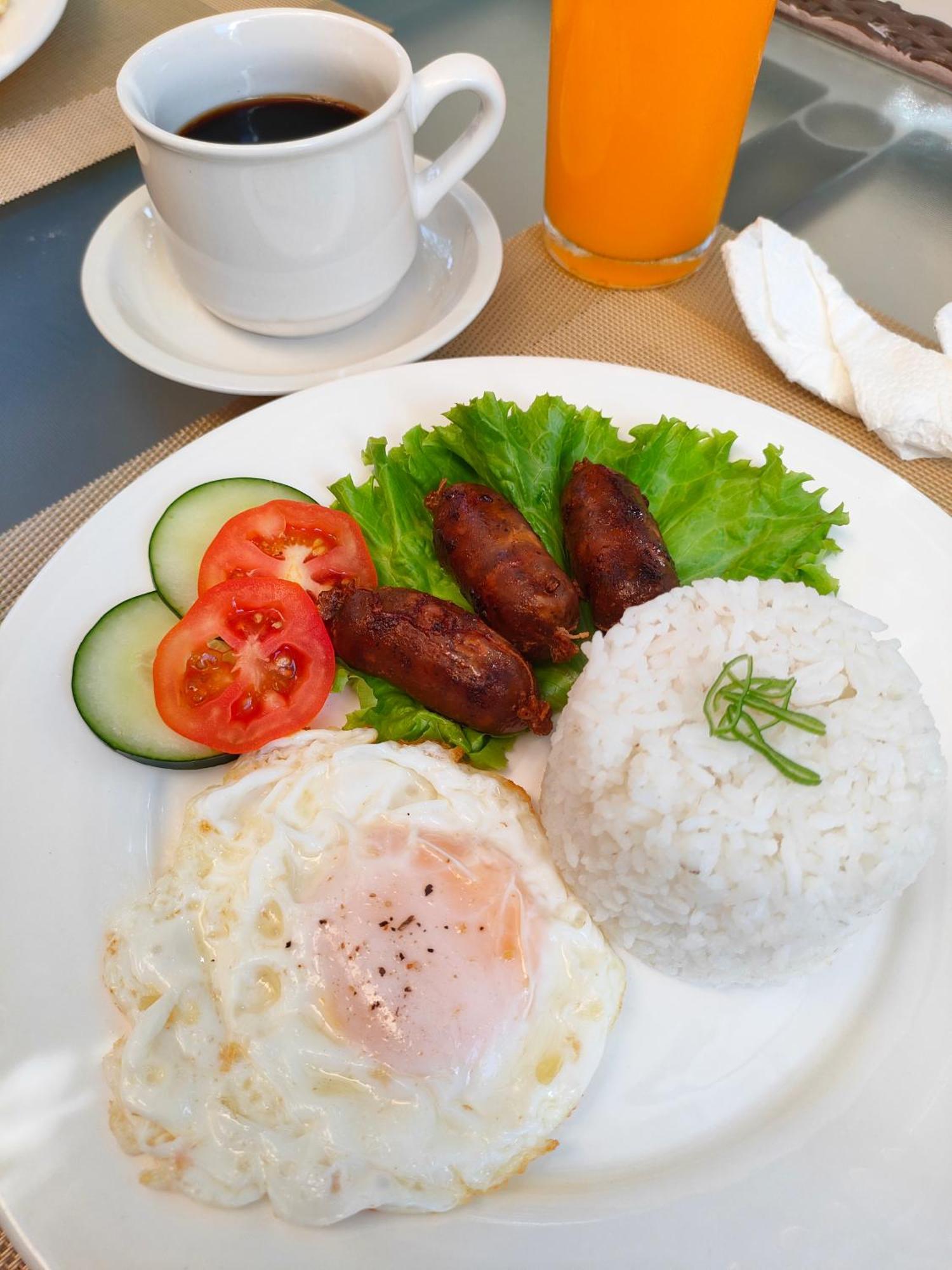 Lavie Hotel Vigan Bagian luar foto