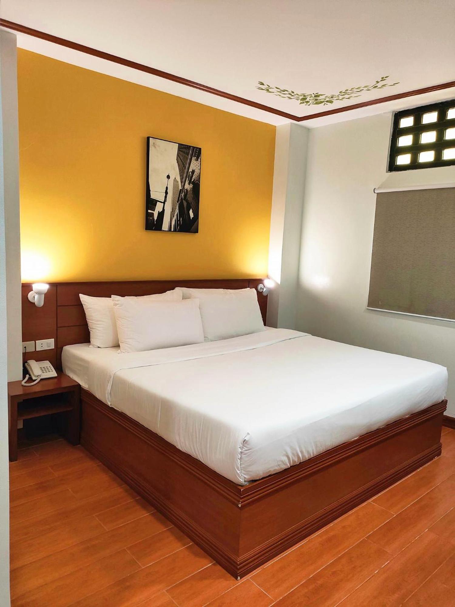 Lavie Hotel Vigan Bagian luar foto