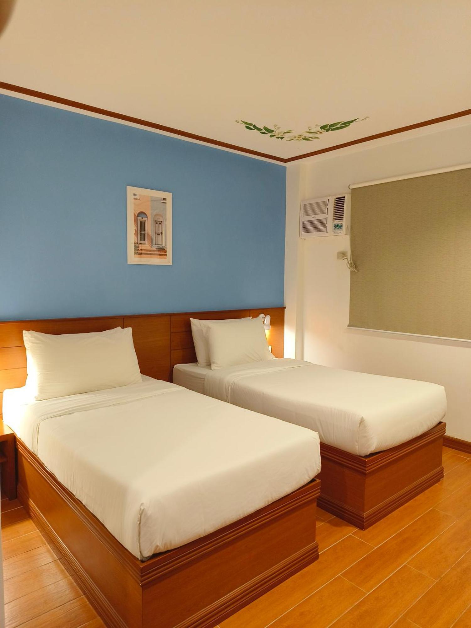 Lavie Hotel Vigan Bagian luar foto